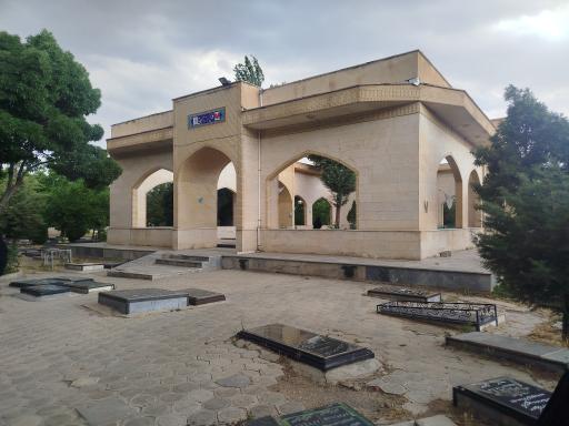 عکس آرامستان وگلزار شهدای هیدج 