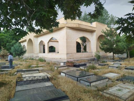 عکس آرامستان وگلزار شهدای هیدج 