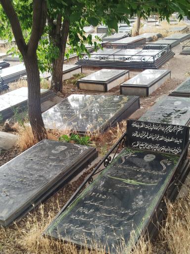 عکس آرامستان وگلزار شهدای هیدج 