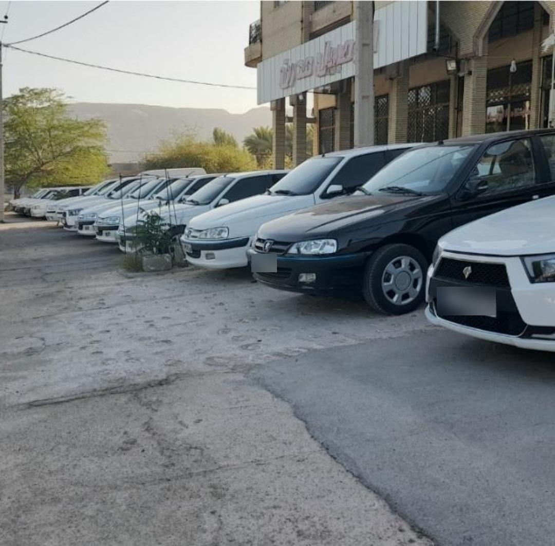 عکس نمایشگاه اتومبیل مدرن 