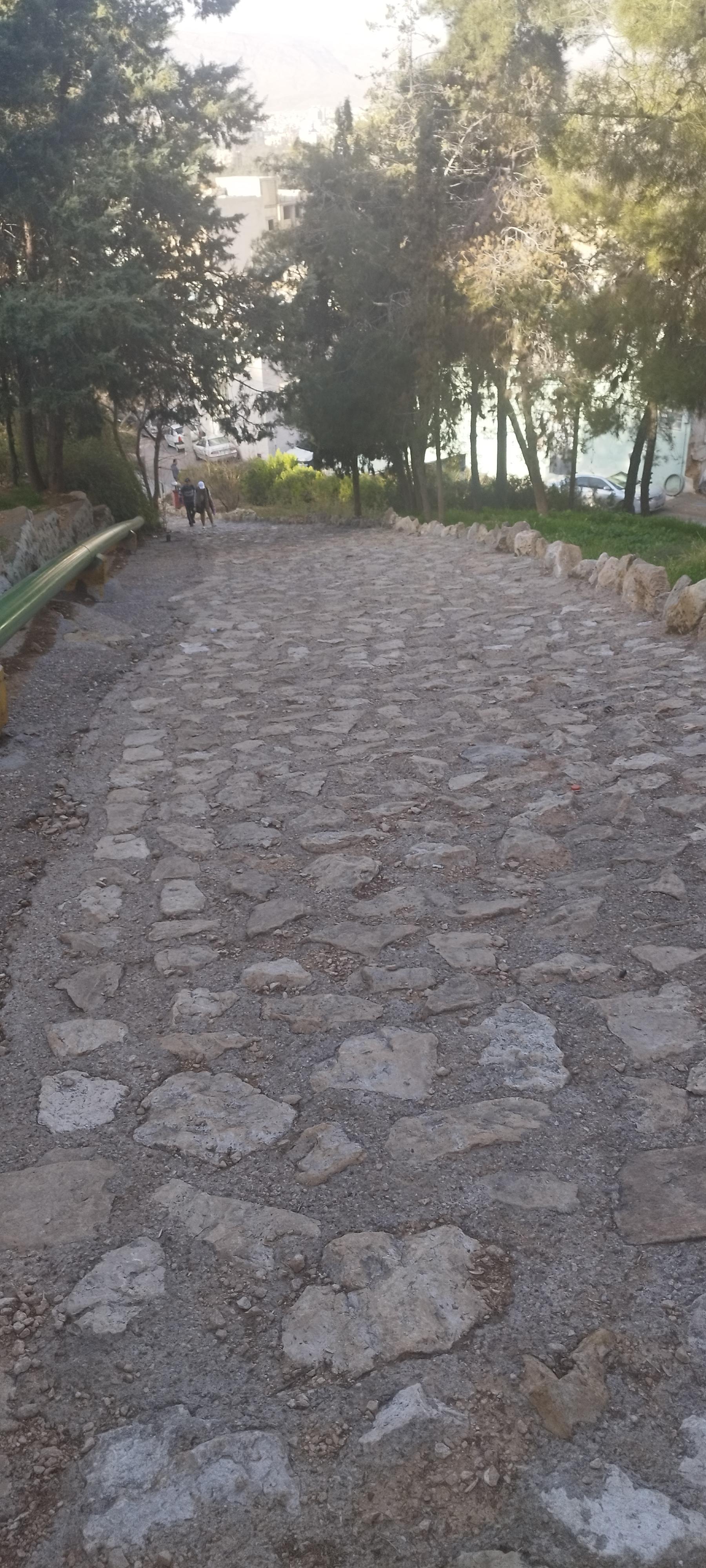 عکس ابتدای مسیر کوهپیمایی باباکوهی