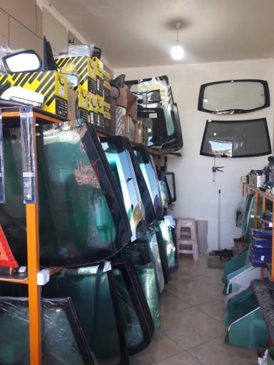 عکس شیشه اتومبیل گیلان