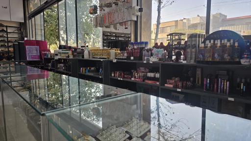 عکس فروشگاه قلب دوم