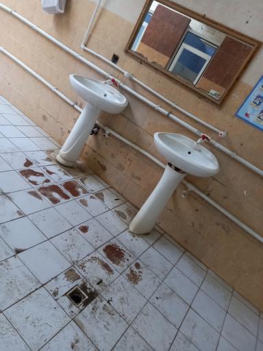 عکس دستشویی عمومی