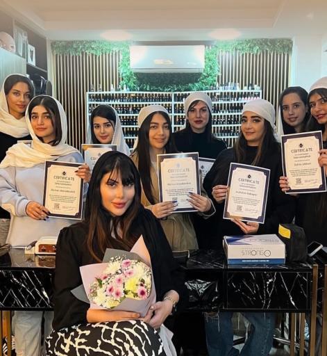عکس آموزش کاشت ناخن رشت صبا