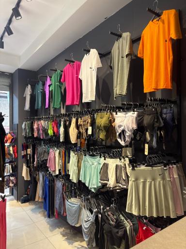 عکس پوشاک ورزشی اَسین گالری