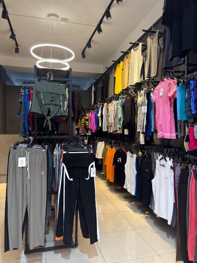 عکس پوشاک ورزشی اَسین گالری