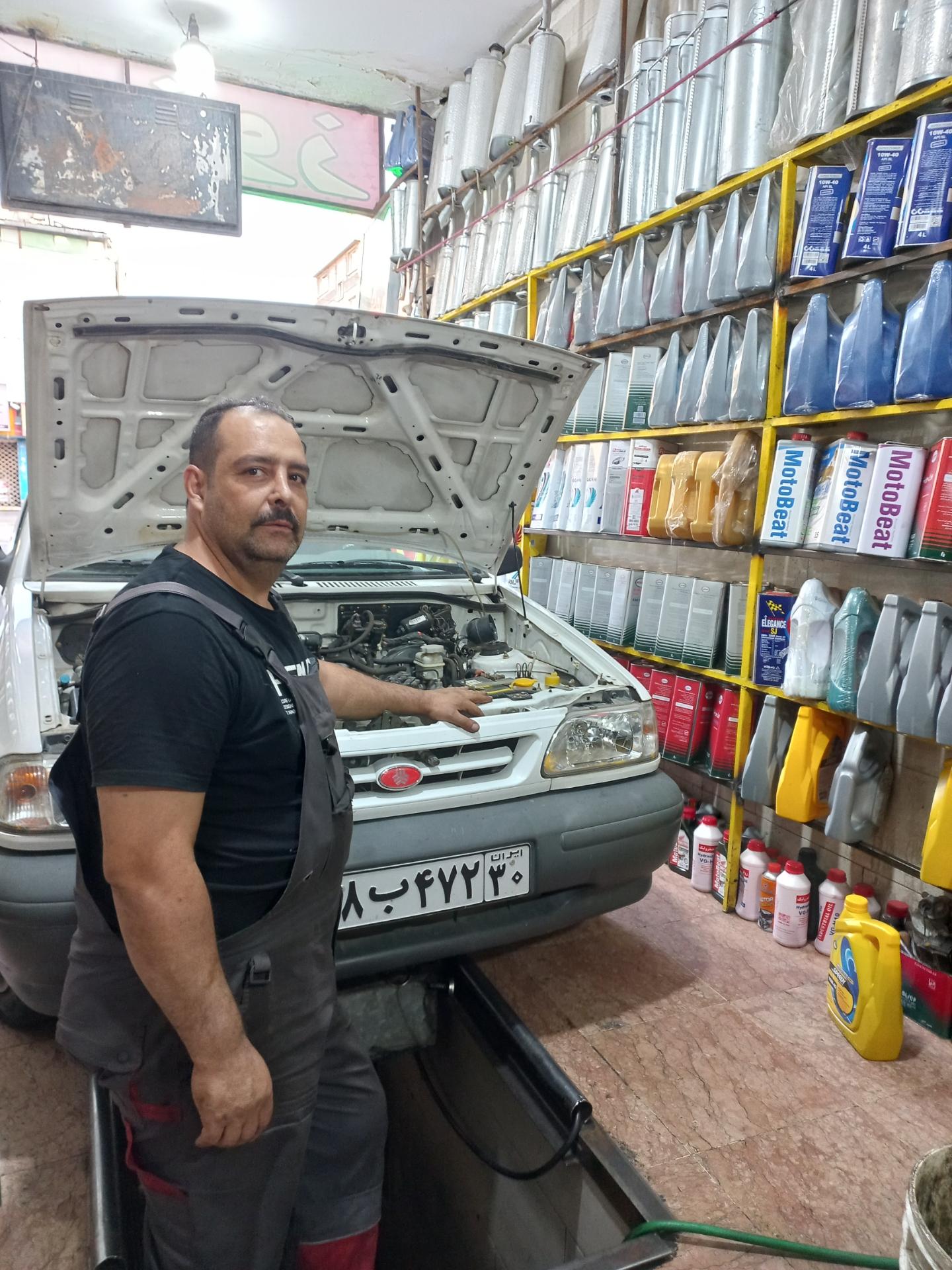 عکس اگزوزسازی و تعویض روغن مرتضی