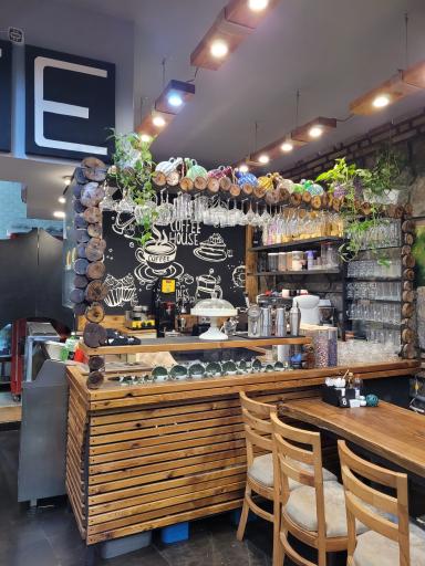 عکس کافه رستوران چَلِت