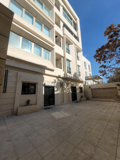 عکس کلینیک تخصصی پوست و مو مانا دکتر نوری