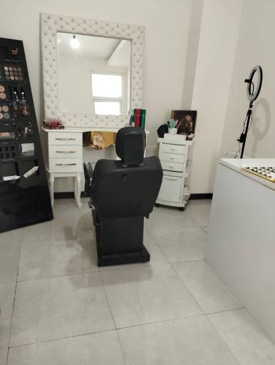 عکس سالن زیبایی مونا کاوه 
