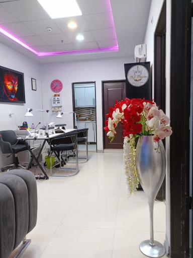 عکس کلینیک ناخن و آموزشگاه کاشت ناخن پارمیس