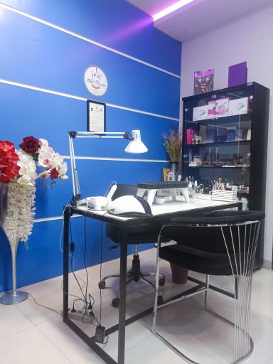 عکس کلینیک ناخن و آموزشگاه کاشت ناخن پارمیس
