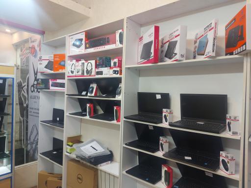 عکس لپ تاپ و کامپیوتر پونک