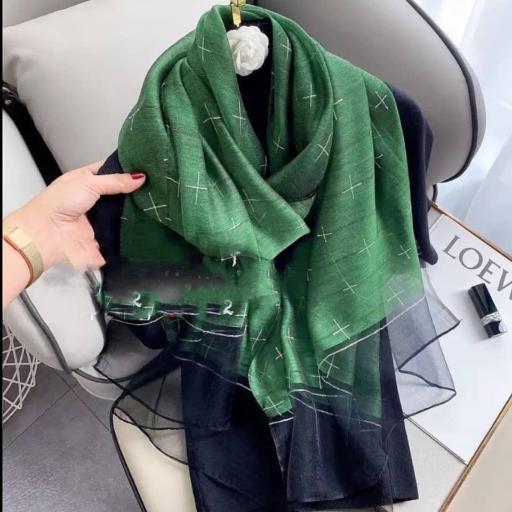 عکس فروشگاه شال و روسری بهلن گالری