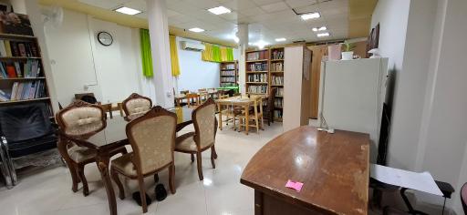 عکس سالن مطالعه و کتابخانه صالحین مسجد عمار یاسر