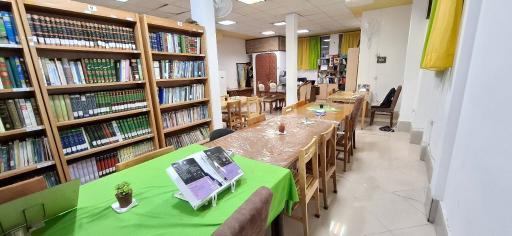عکس سالن مطالعه و کتابخانه صالحین مسجد عمار یاسر