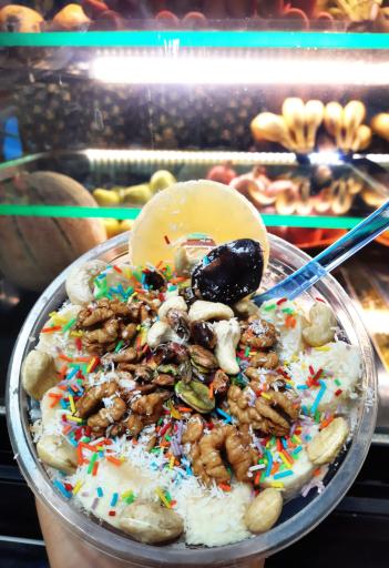 عکس آبمیوه و بستنی پاتوق