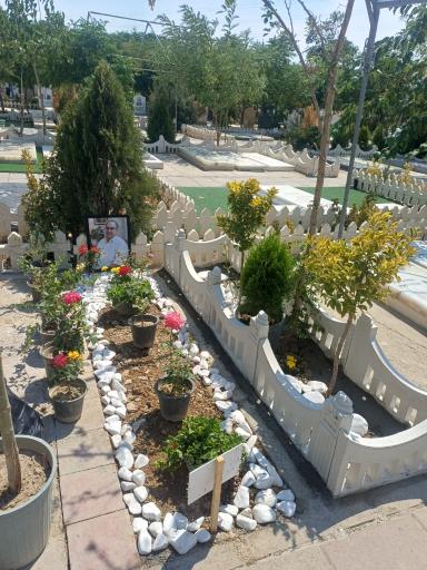 عکس مزار محمد کریمی