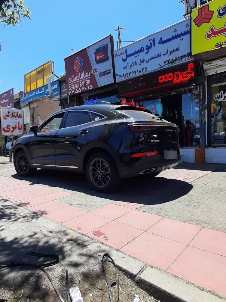 عکس شیشه اتومبیل سجاد