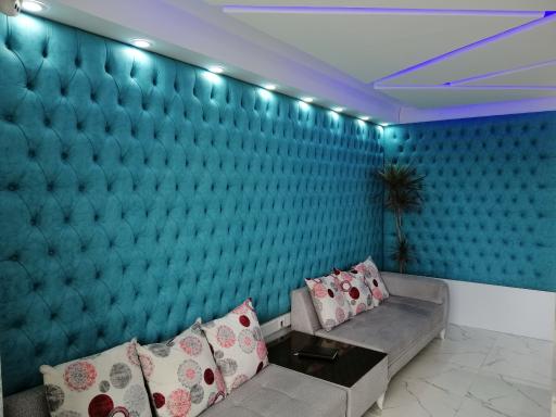 عکس مشاورین املاک رویال ROYAL