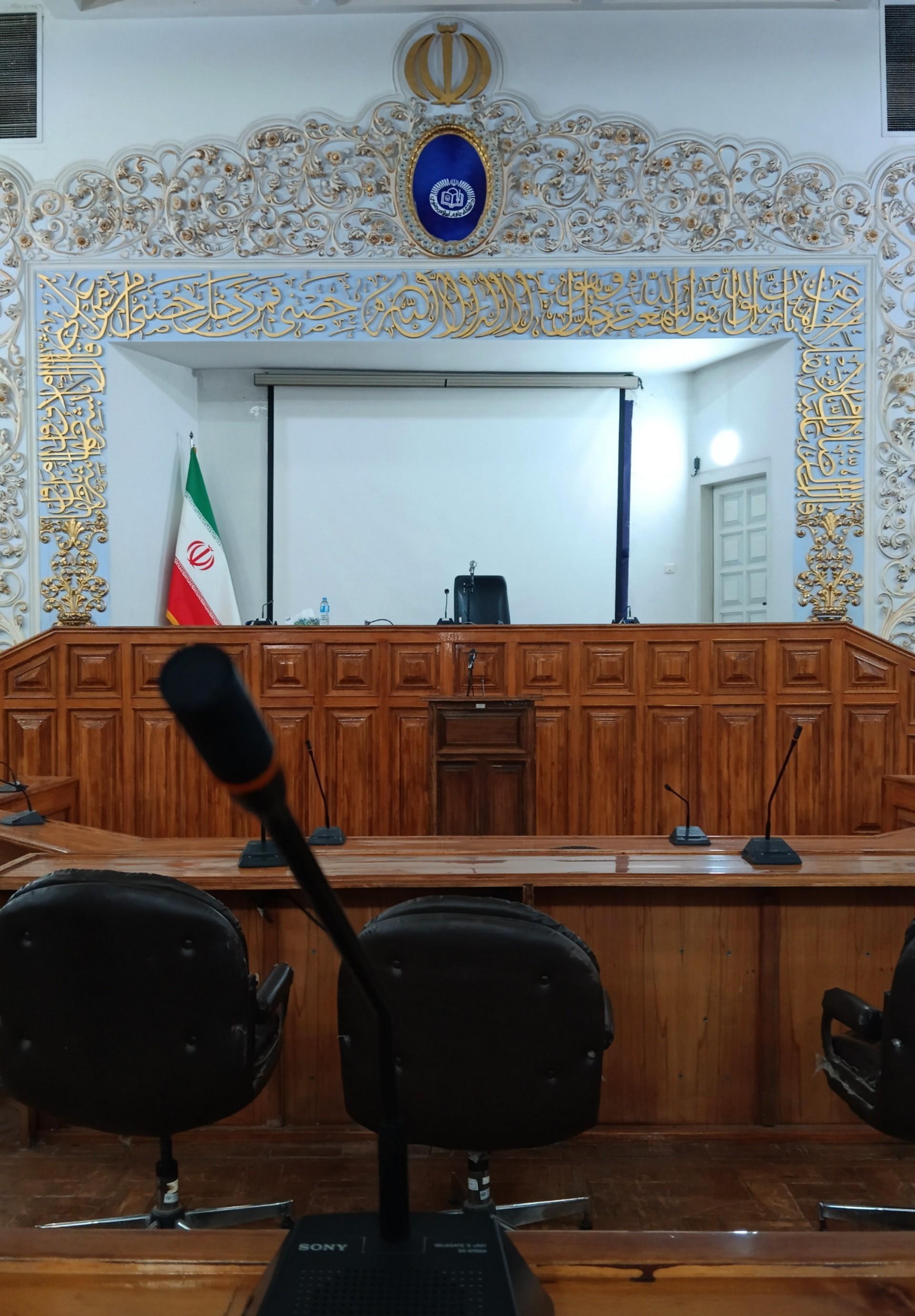 عکس سالن همایش شهید سلیمانی دانشگاه رضوی