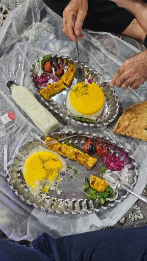 عکس رستوران و سفره‌خانه سنتی همینه