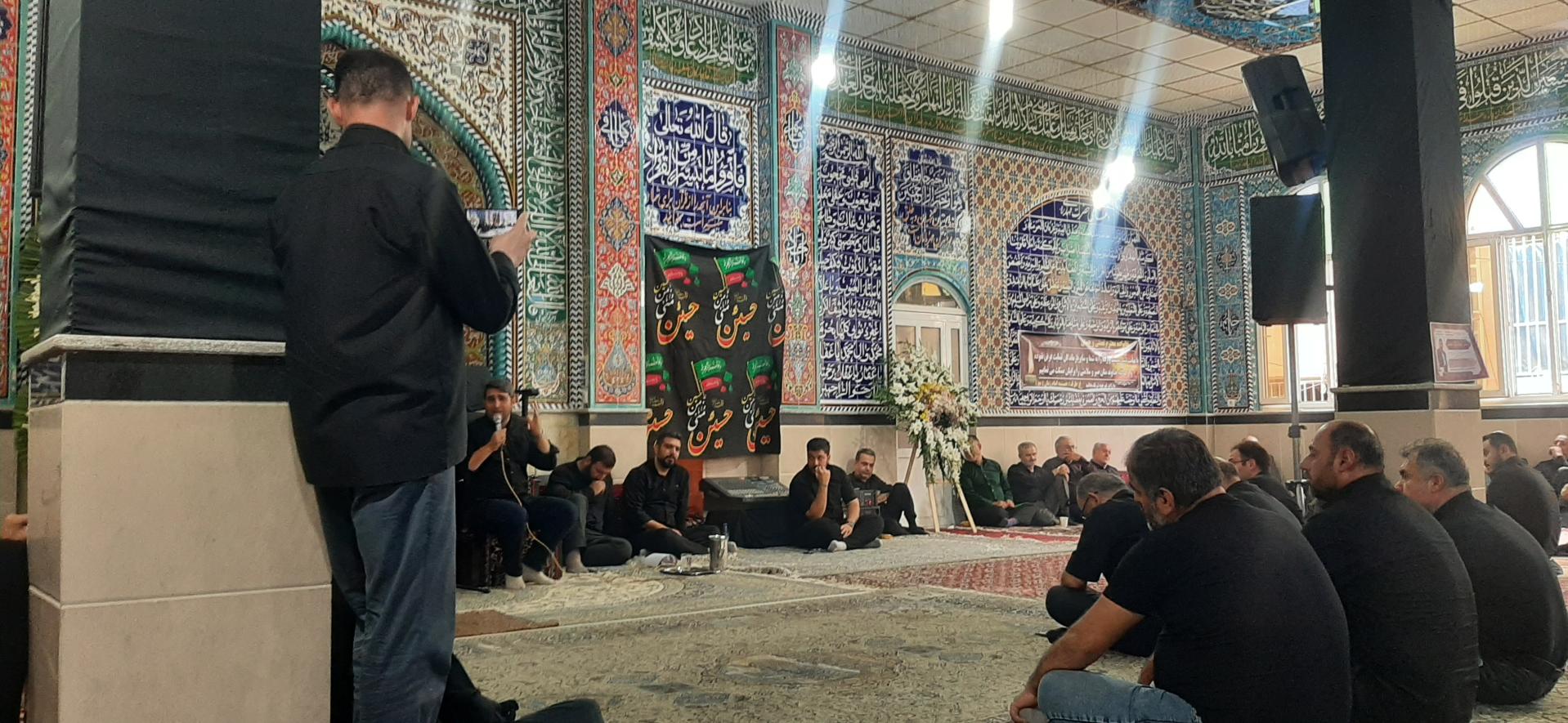 عکس مسجد و حسینیه سیاه ورودیهای مقیم کرج