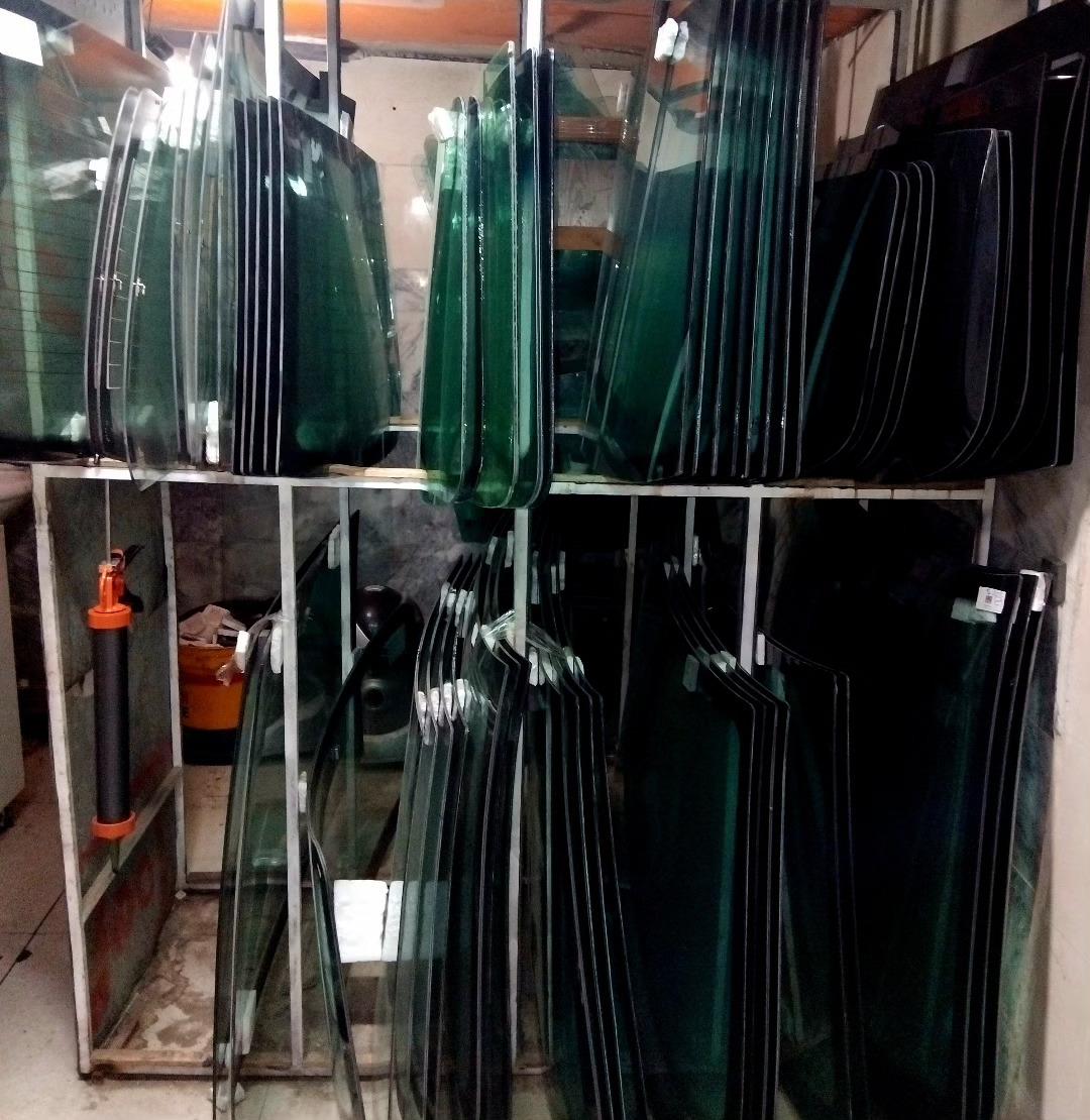 عکس شیشه اتومبیل گاردین