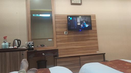 عکس استخر هتل بادله ساری