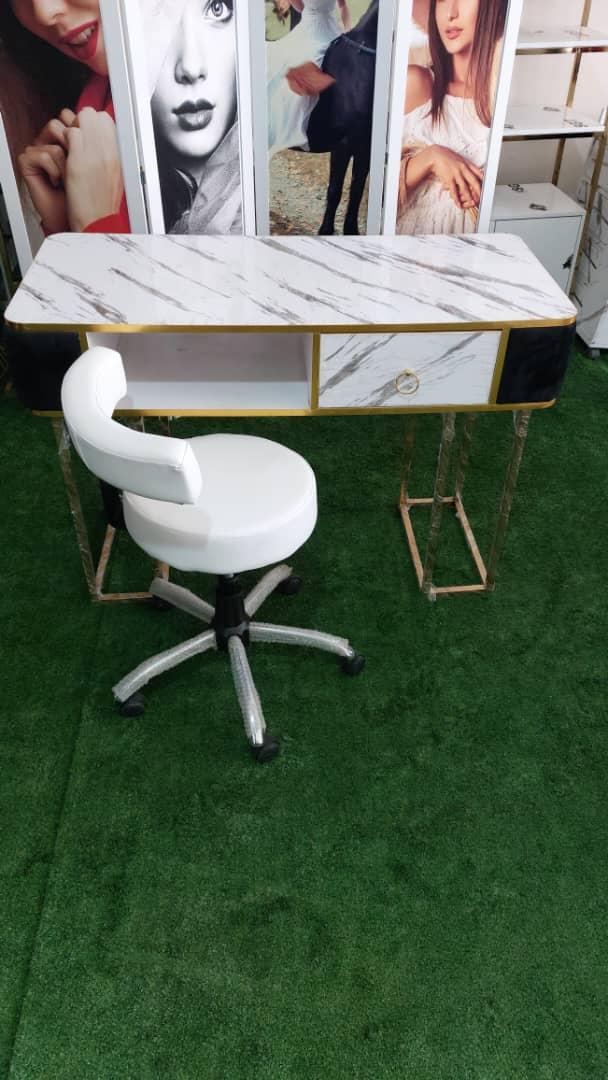 عکس تجهیزات اداری و آرایشگاهی مدرن