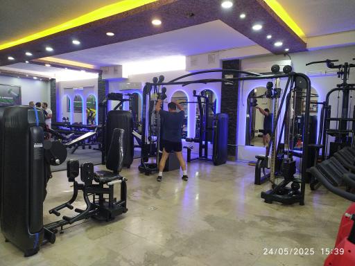 عکس باشگاه بدنسازی آشیل