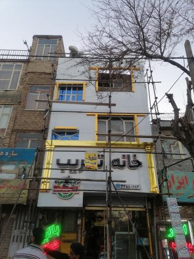 عکس ابزار آلات ساختمانی خانه تخریب