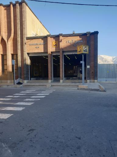 عکس ورودی مترو ایستگاه حسین آباد
