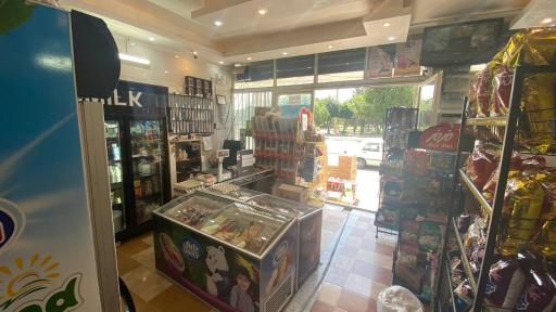 عکس سوپر مارکت میلک لند