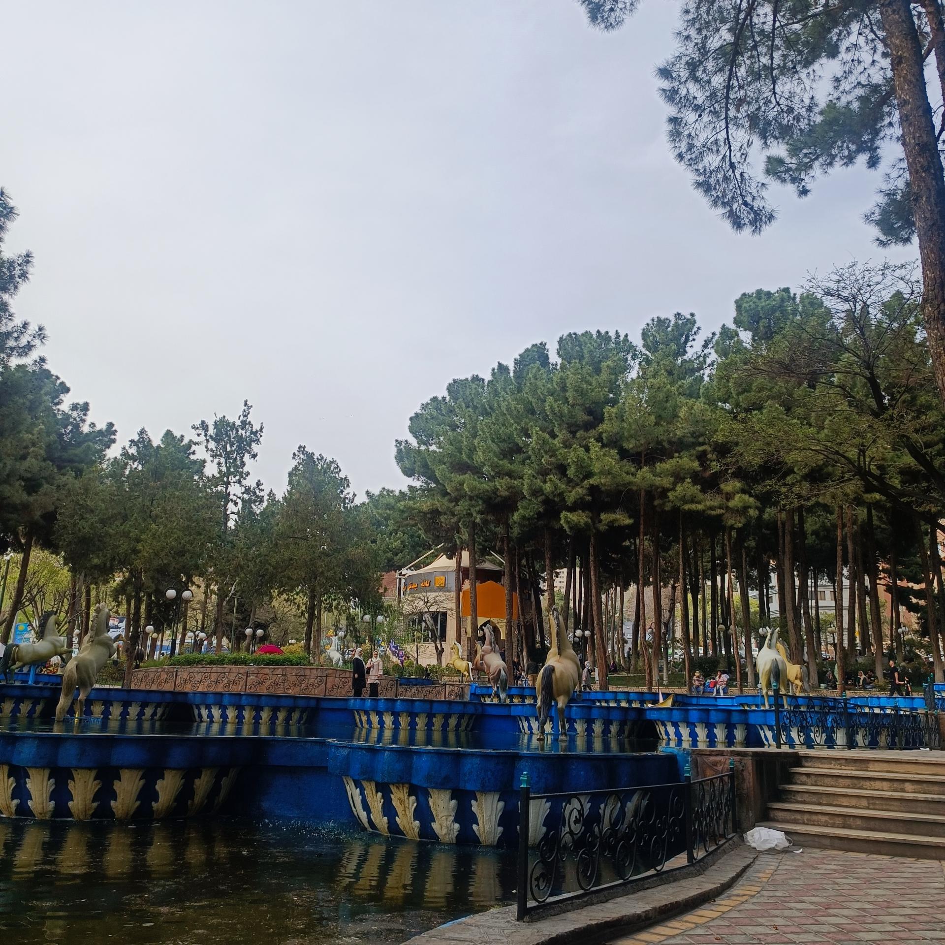 عکس میدان استقلال (اسبی)