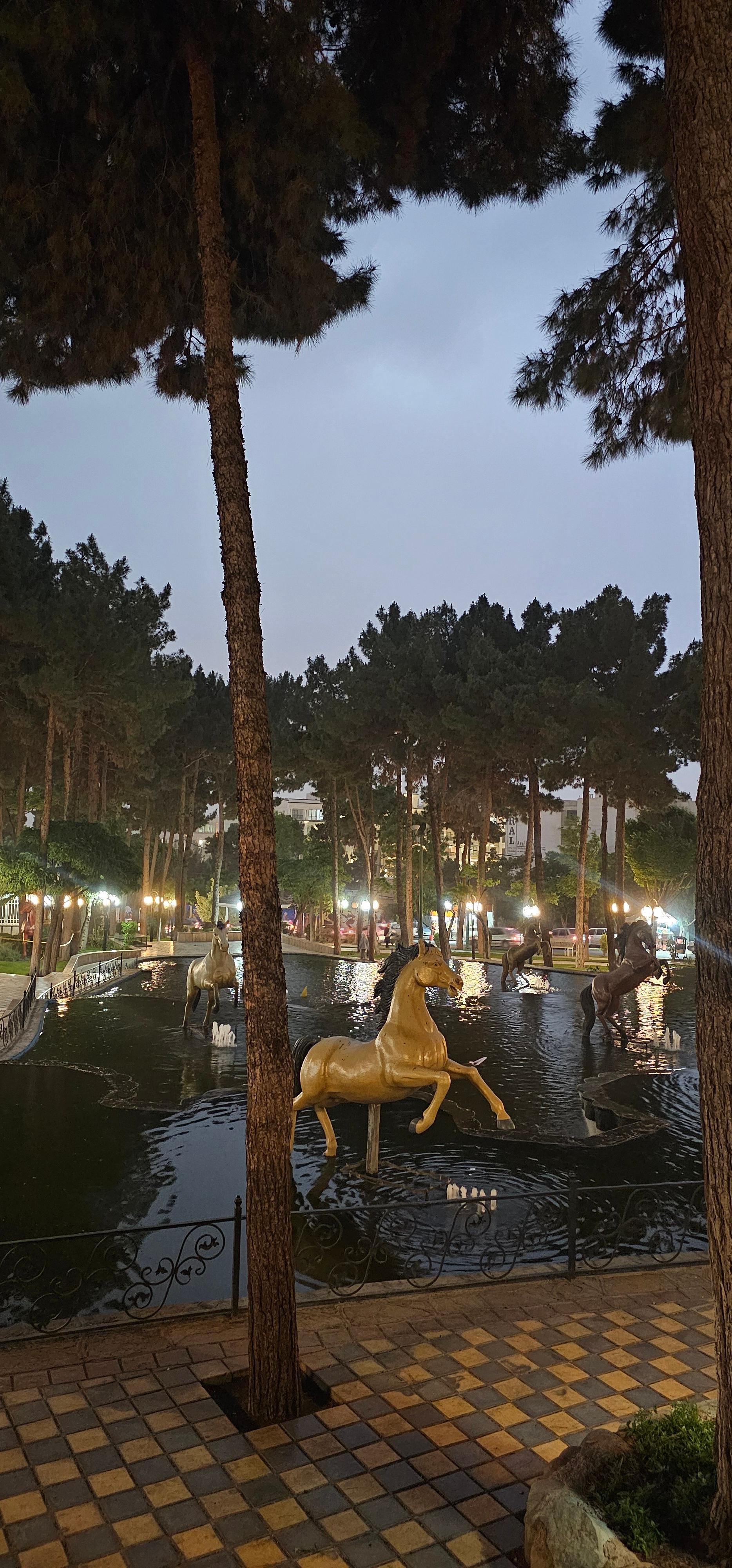 عکس میدان استقلال (اسبی)