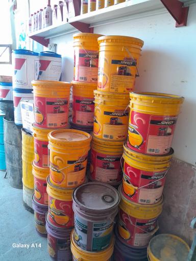 عکس تعویض روغن شریعت