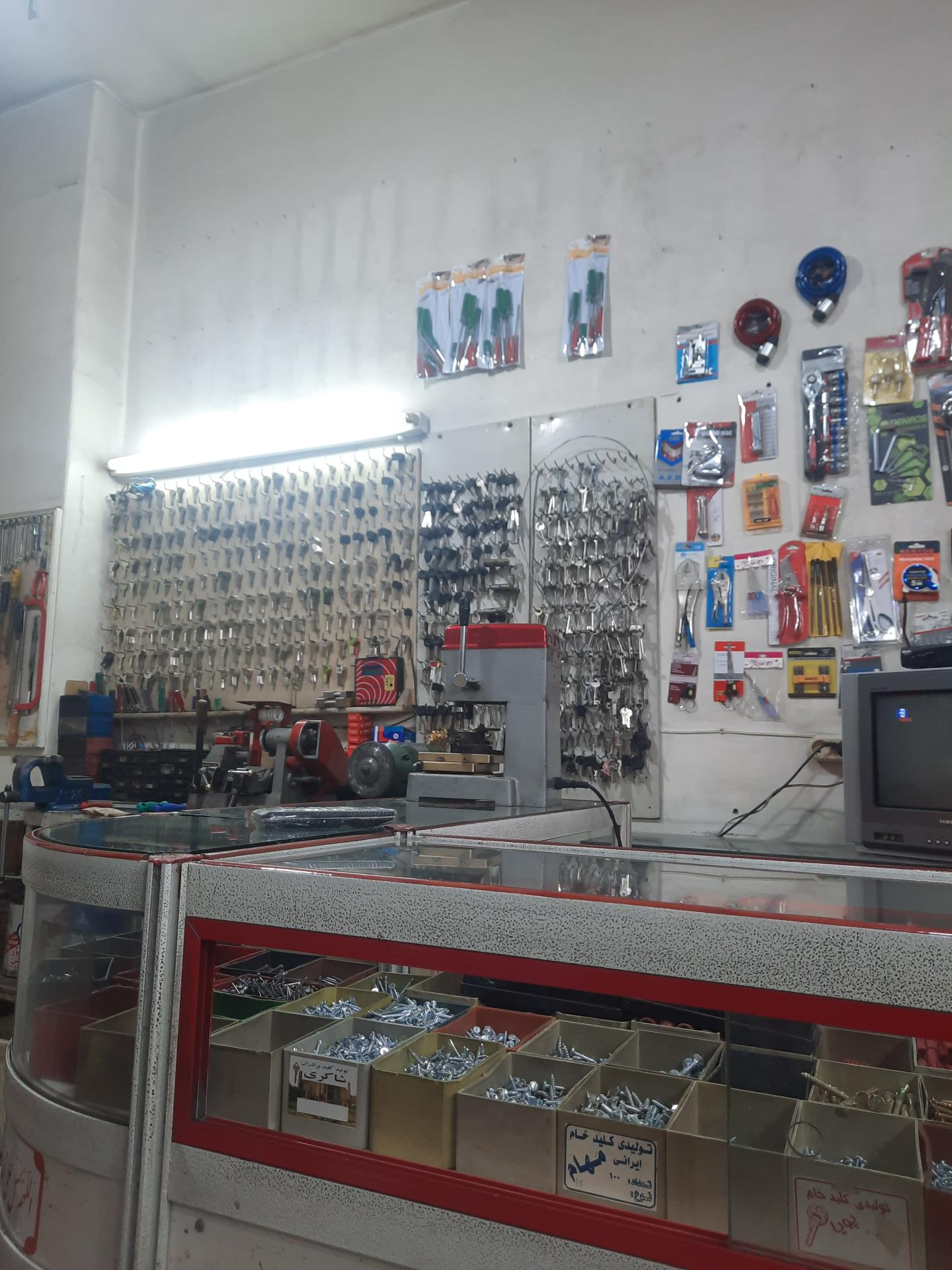 عکس خدمات قفل و کلید حاج رمضان اکبری