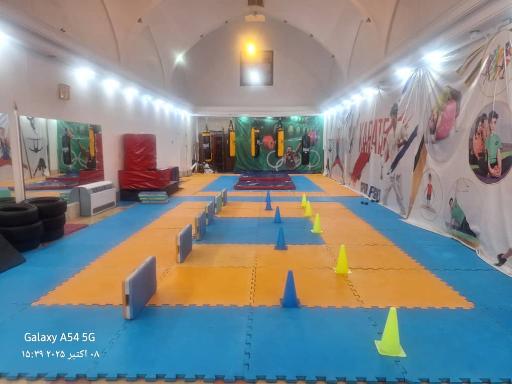 عکس مجتمع فرهنگی ورزشی امام خمینی