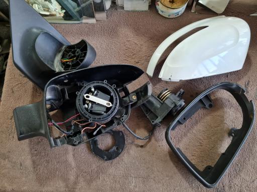 عکس فروشگاه آینه و لوازم اتومبیل نوین