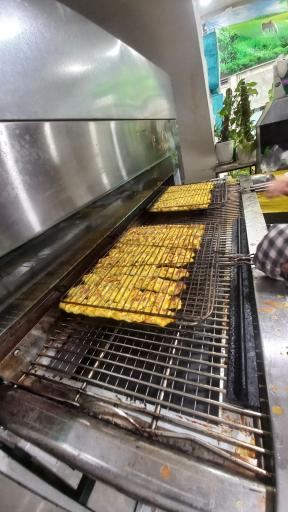 کبابی عمو ایرج