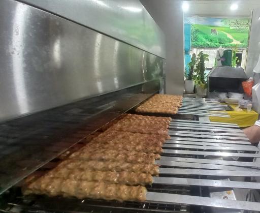 عکس کبابی عمو ایرج