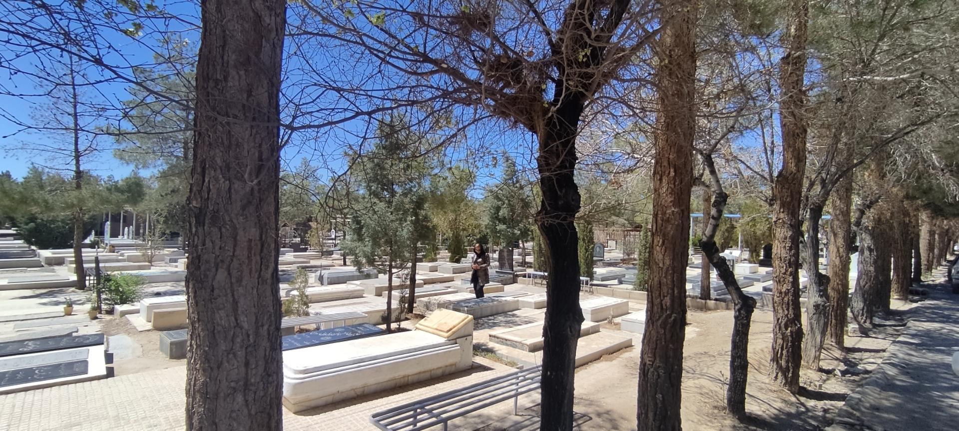 عکس قبرستان و گلزار شهدا آباده