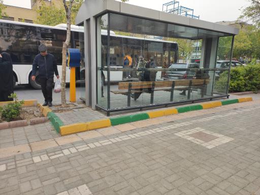 عکس ایستگاه اتوبوس چهارراه دانشجو