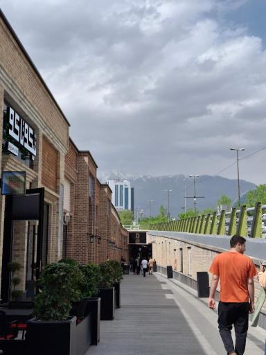 عکس مرکز تجاری رواق