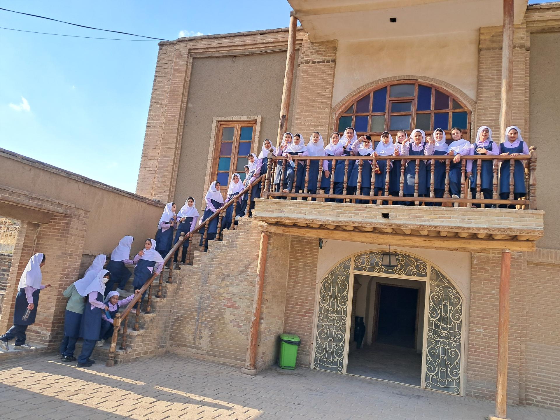 عکس پیش دبستانی و دبستان معین اندیشه 