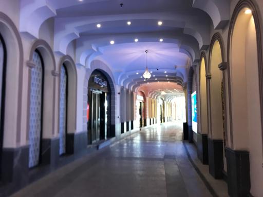 عکس مرکز تجاری رواق