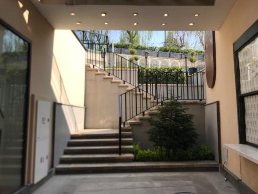 عکس مرکز تجاری رواق