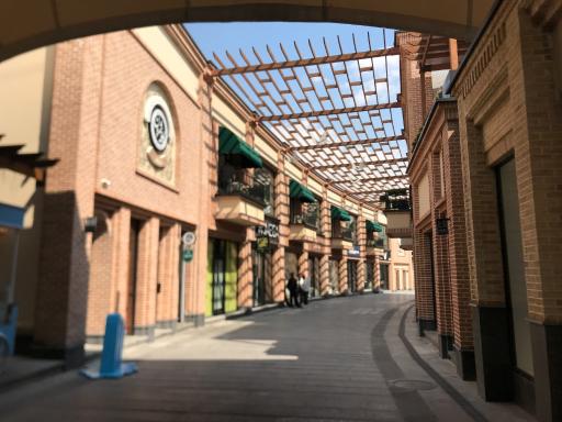 عکس مرکز تجاری رواق